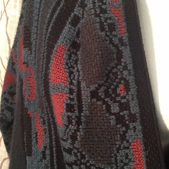 Rachel from Rachel Roy carpet sweater - Picture 7 of 8